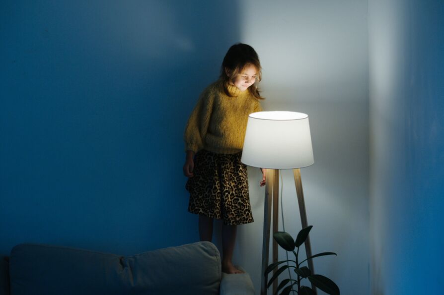 lámpada de pé para iluminación e aforro enerxético